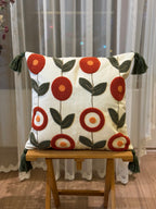 Bohem Tarzı Beyaz Zemin Üzerine Örgü/Düğüm Nakışlı Dekoratif Yastık