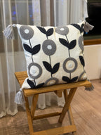 Bohem Tarzı Beyaz Zemin Üzerine Örgü/Düğüm Nakışlı Dekoratif Yastık