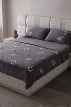 Sera Çiçek Desenli Yatak Örtüsü Takımı – Çift Kişilik, Yumuşak Dokulu, Şık Nakışlı Model