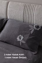 Sera Çiçek Desenli Yatak Örtüsü Takımı – Çift Kişilik, Yumuşak Dokulu, Şık Nakışlı Model