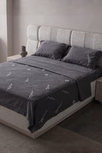 Lora Nakış Detaylı Yatak Örtüsü Takımı – Çift Kişilik, Yumuşak Dokulu, Şık Nakışlı Model