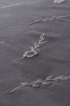 Lora Nakış Detaylı Yatak Örtüsü Takımı – Çift Kişilik, Yumuşak Dokulu, Şık Nakışlı Model