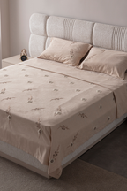 Lora Nakış Detaylı Yatak Örtüsü Takımı – Çift Kişilik, Yumuşak Dokulu, Şık Nakışlı Model