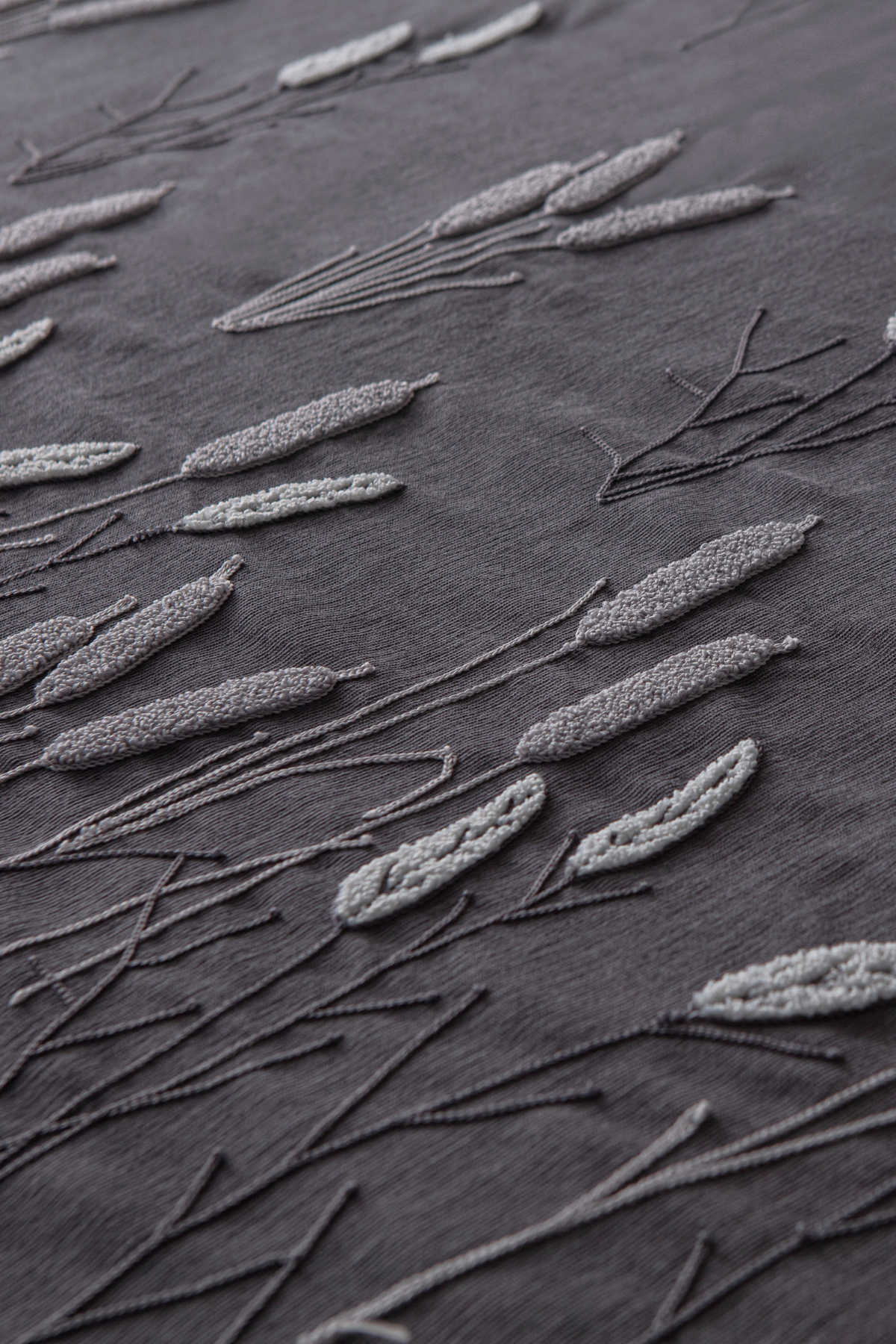 Solena Çiçek Desenli Yatak Örtüsü Takımı – Çift Kişilik, Yumuşak Dokulu, Şık Nakışlı Model