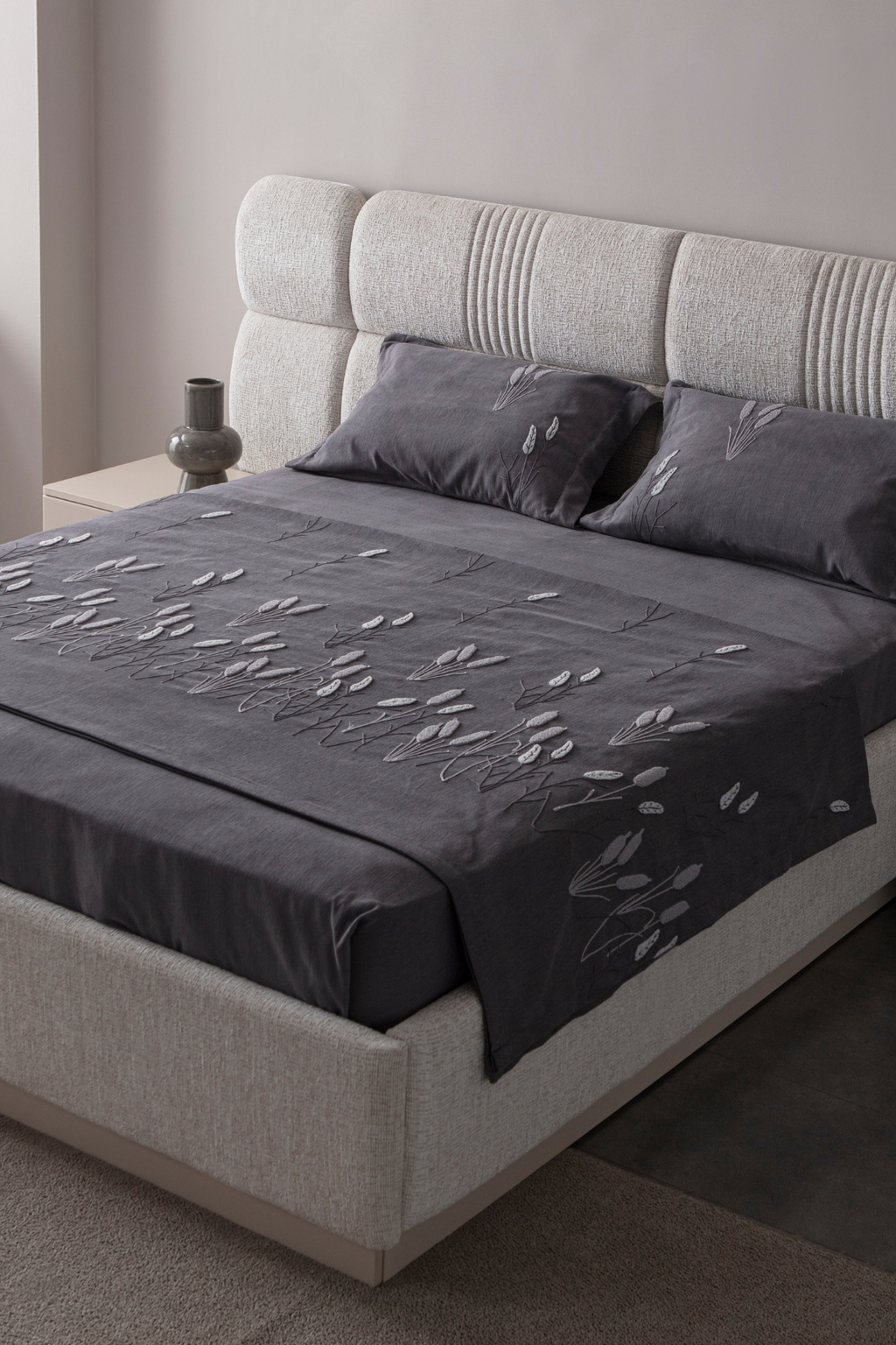 Solena Çiçek Desenli Yatak Örtüsü Takımı – Çift Kişilik, Yumuşak Dokulu, Şık Nakışlı Model