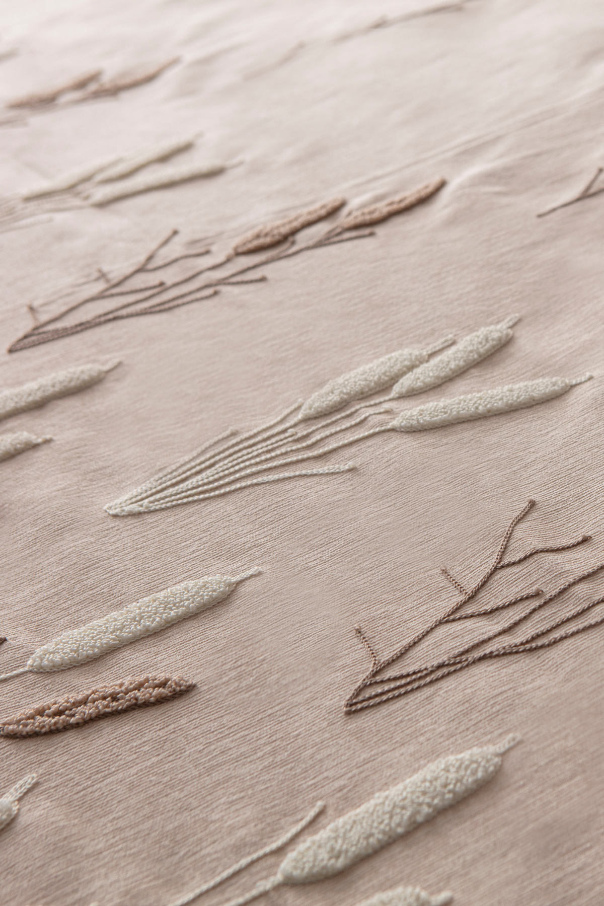 Solena Çiçek Desenli Yatak Örtüsü Takımı – Çift Kişilik, Yumuşak Dokulu, Şık Nakışlı Model