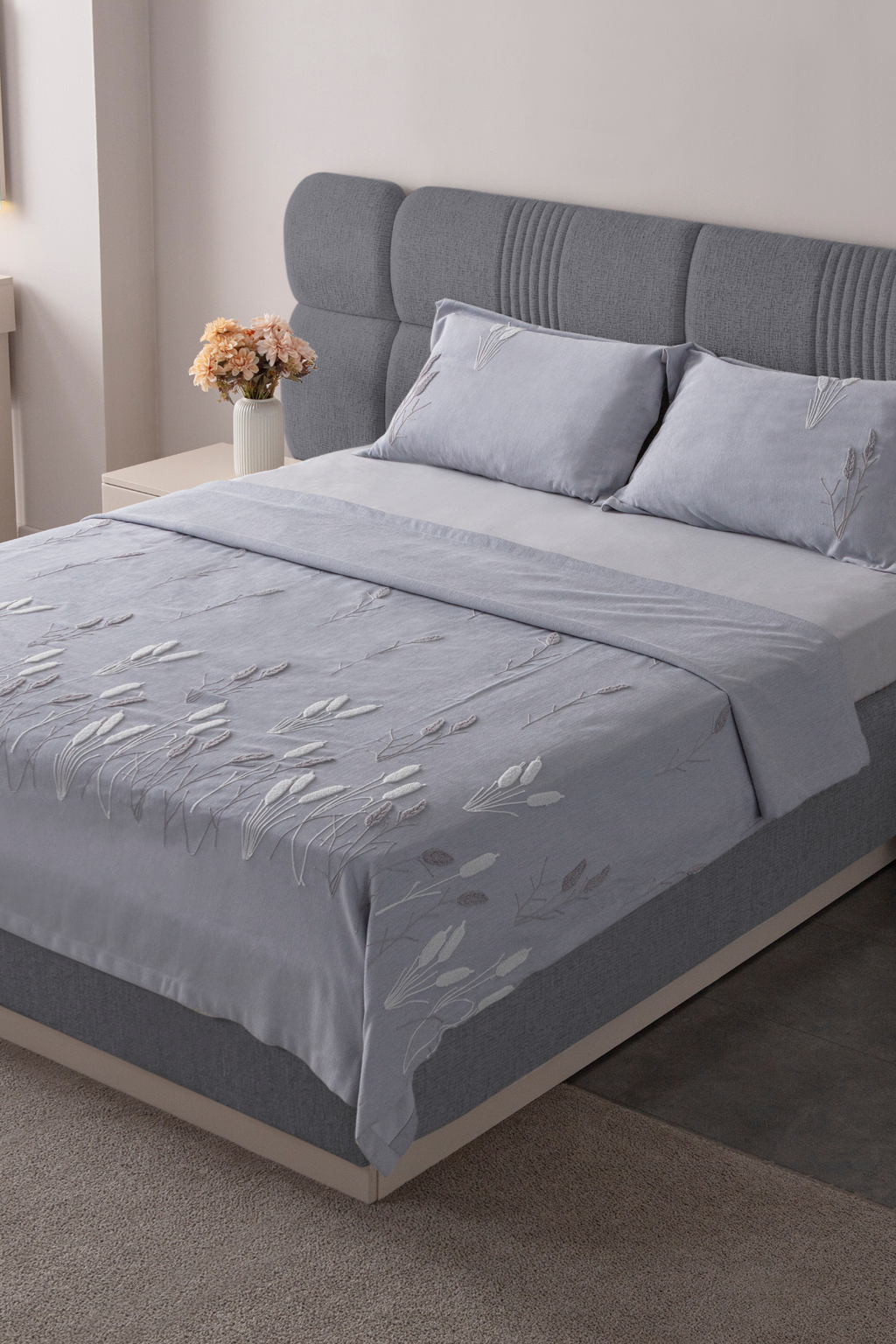 Solena Çiçek Desenli Yatak Örtüsü Takımı – Çift Kişilik, Yumuşak Dokulu, Şık Nakışlı Model