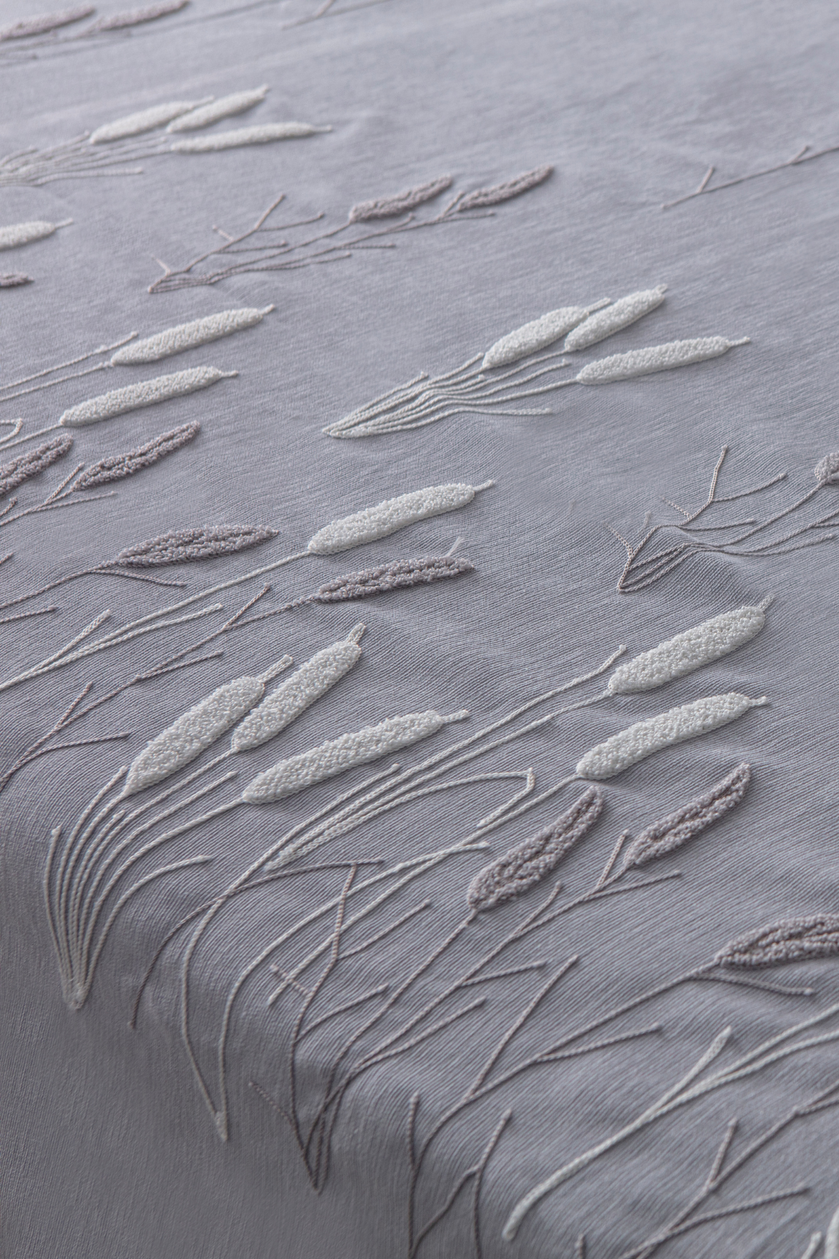 Solena Çiçek Desenli Yatak Örtüsü Takımı – Çift Kişilik, Yumuşak Dokulu, Şık Nakışlı Model