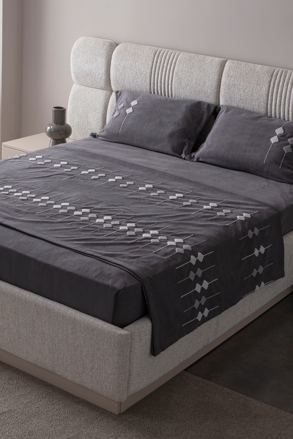 Vera Nakış Detaylı Yatak Örtüsü Takımı – Çift Kişilik, Yumuşak Dokulu, Şık Nakışlı Model